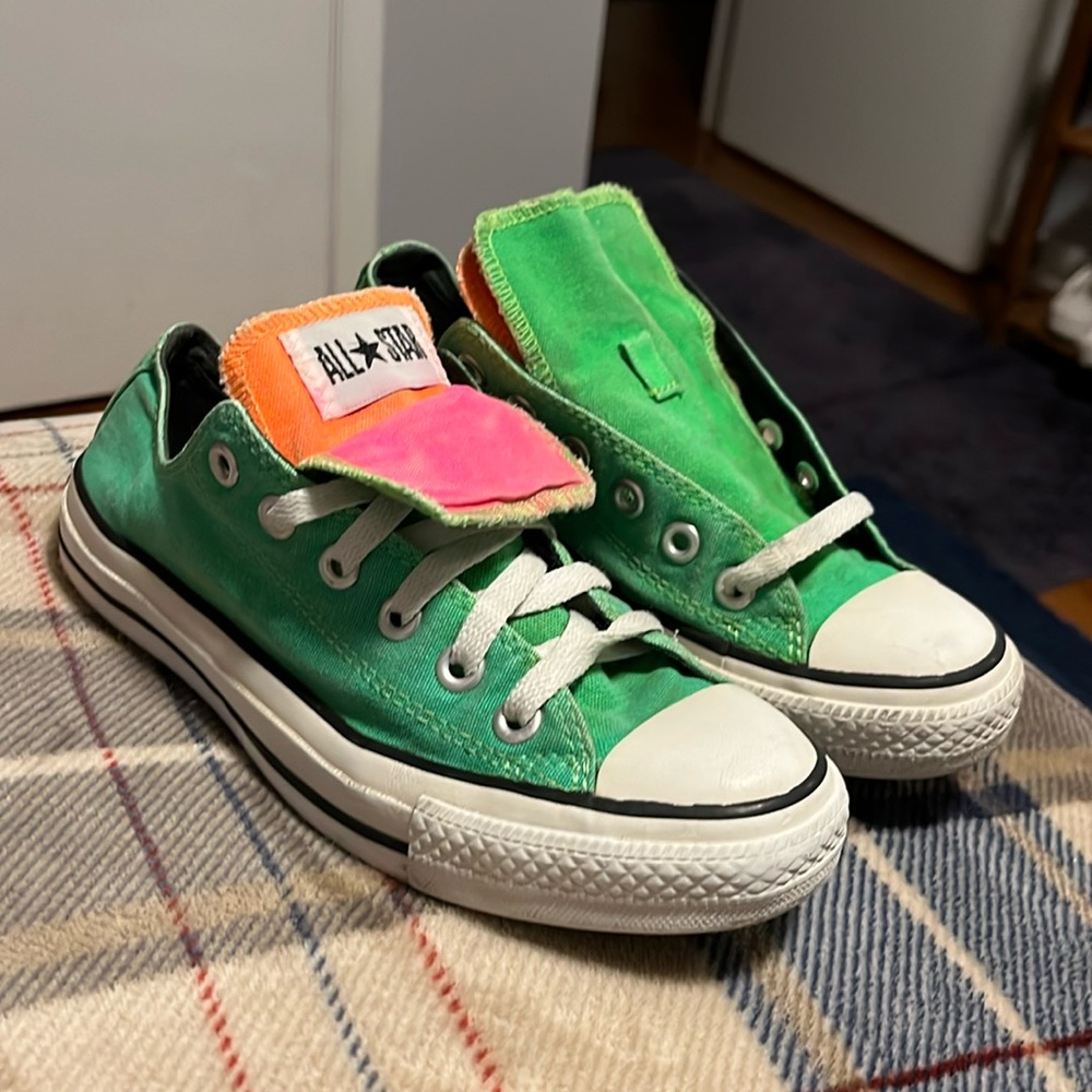 Converse low neon green